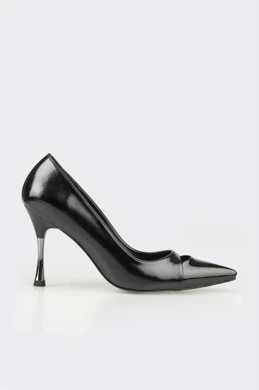 Black Woman's High Heels - ELLE