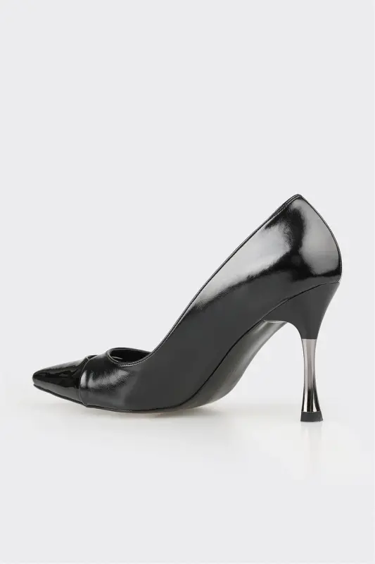 Black Woman's High Heels - 3