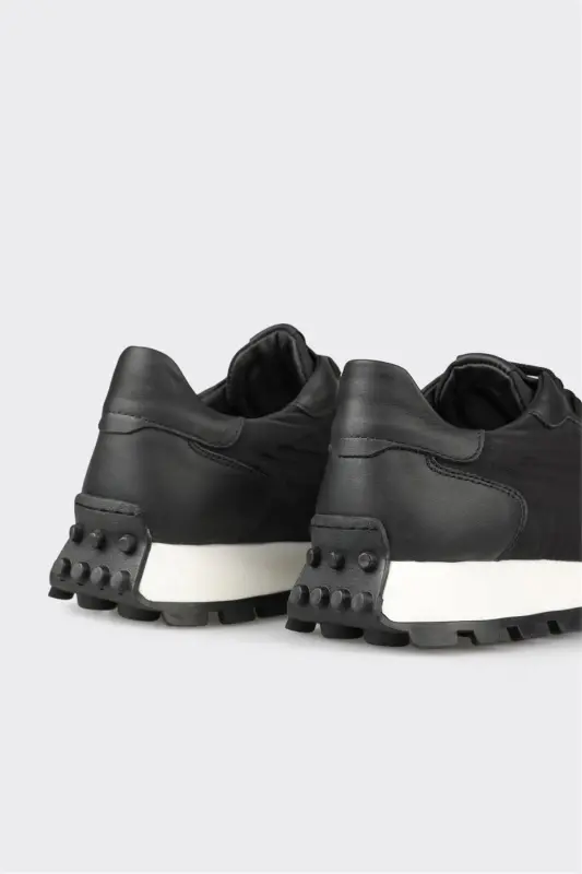 Black Women's Athletic Shoe - Black - 5