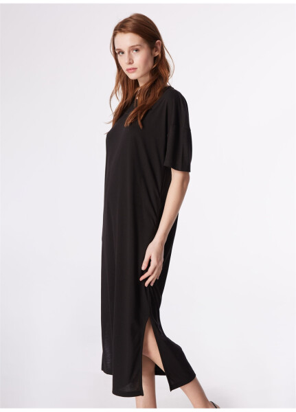 Black Women's Basic Crew Neck Dress - 11