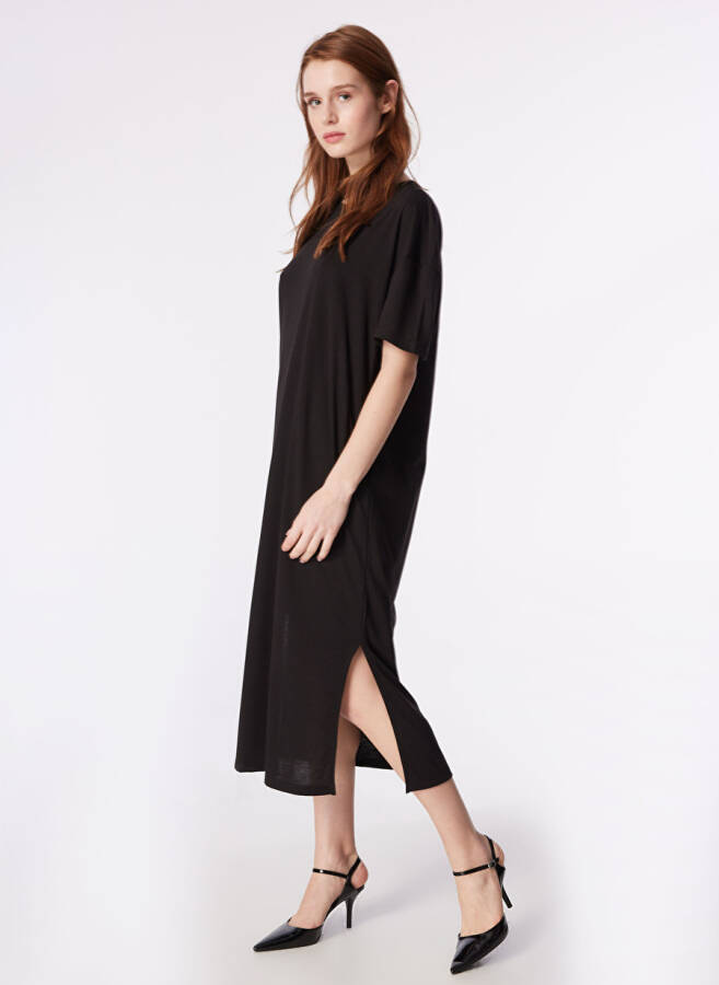 Black Women's Basic Crew Neck Dress - 1