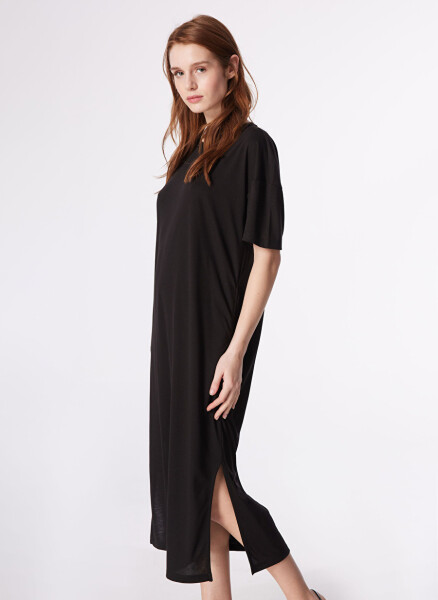 Black Women's Basic Crew Neck Dress - 4