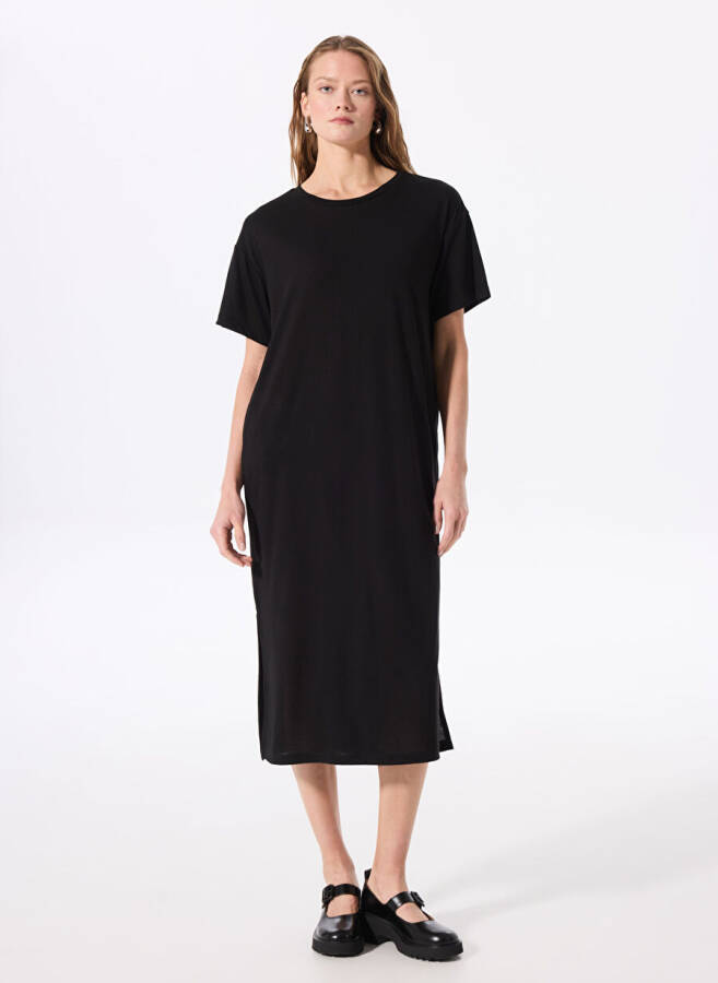 Black Women's Basic Crew Neck Dress - 2