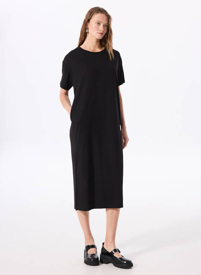 Black Women's Basic Crew Neck Dress - 3