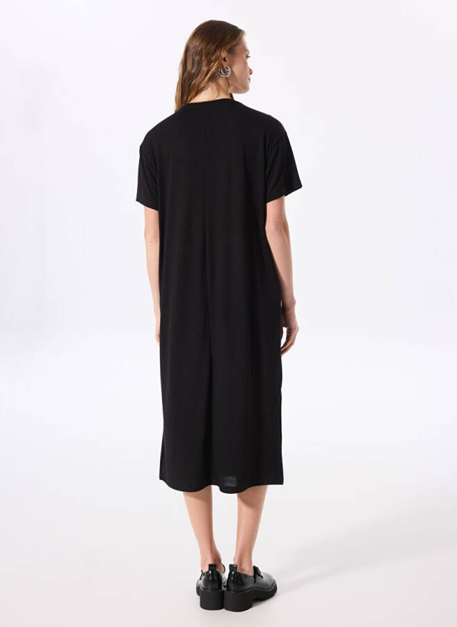 Black Women's Basic Crew Neck Dress - 5