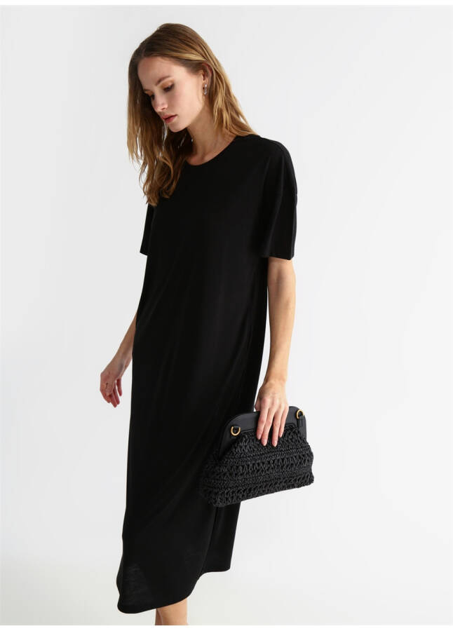 Black Women's Basic Crew Neck Dress - 16