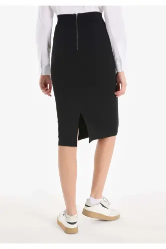 Black women's skirt, slim fit and zipper pocket detail. - COLIN’S (1)