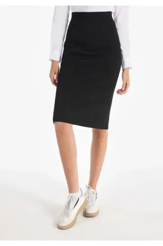 Black women's skirt, slim fit and zipper pocket detail. - 4