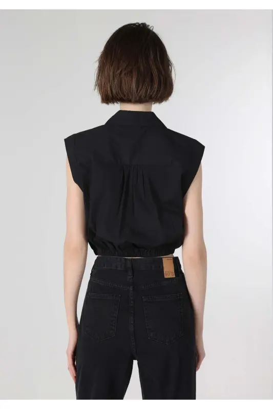 Black women's sleeveless shirt - 2