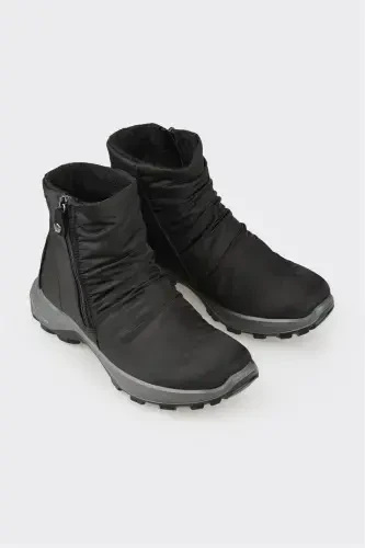 Black Women's Sports Boot - ELLE (1)
