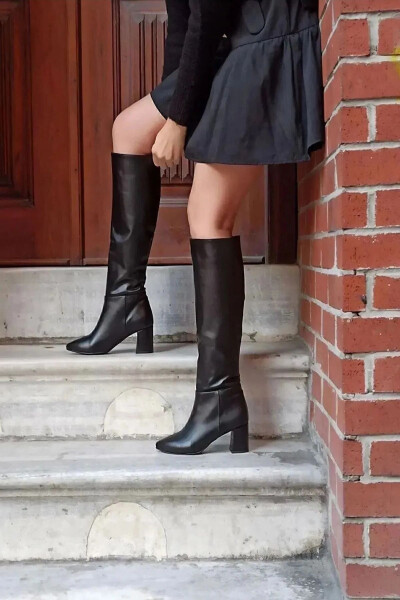 Black zipper knee-high heeled boots. - 9