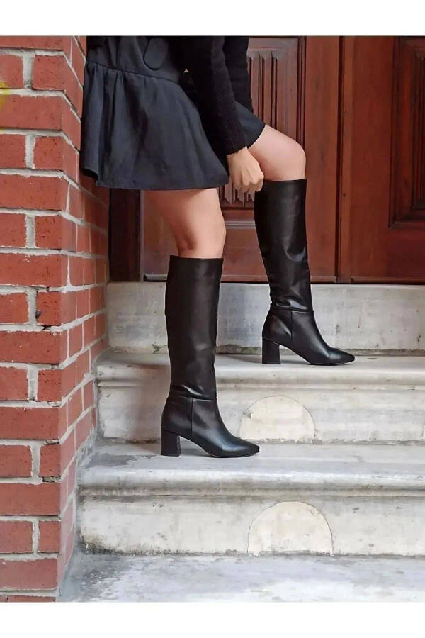 Black zipper knee-high heeled boots. - 10