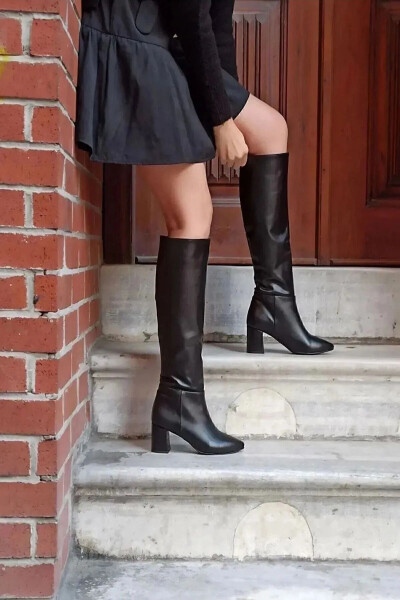 Black zipper knee-high heeled boots. - 11