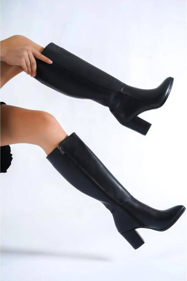 Black zipper knee-high heeled boots. - 1