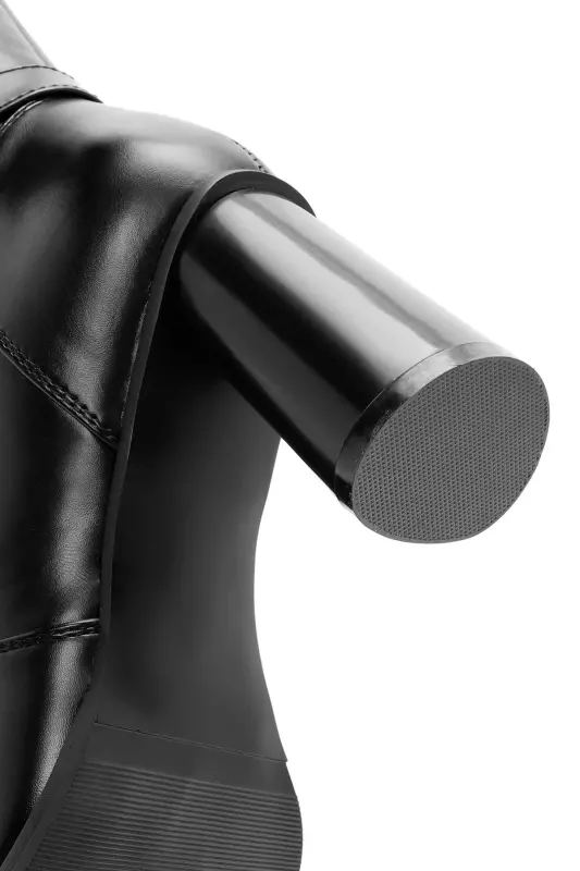 Black zippered, chunky heeled leather boots. - 8