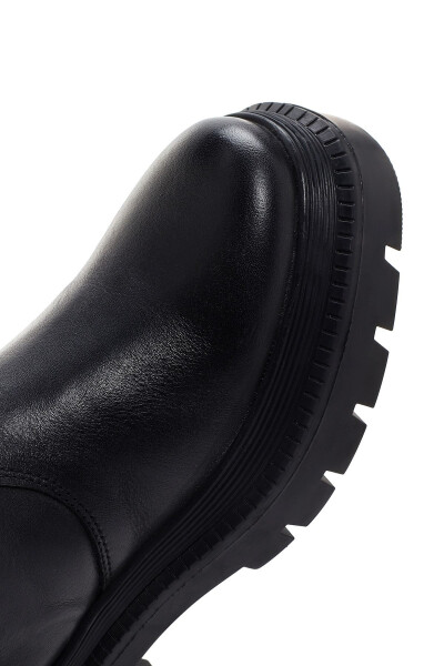 Black zippered leather boots, code 24WFD511018. - 2