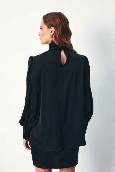 Blouse with Necklace Accessory - BLACK - 10