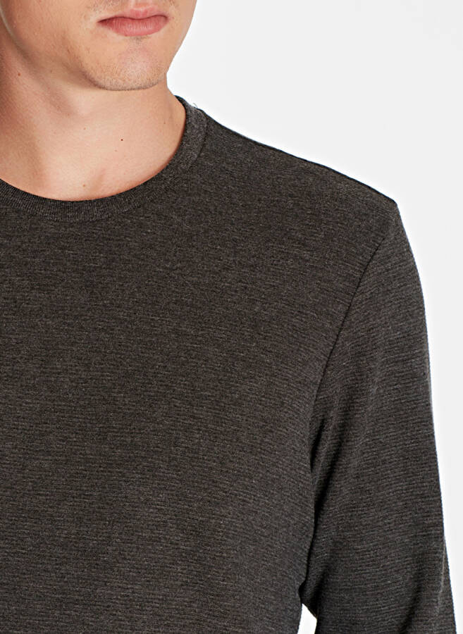 Blue long-sleeved gray t-shirt - 4