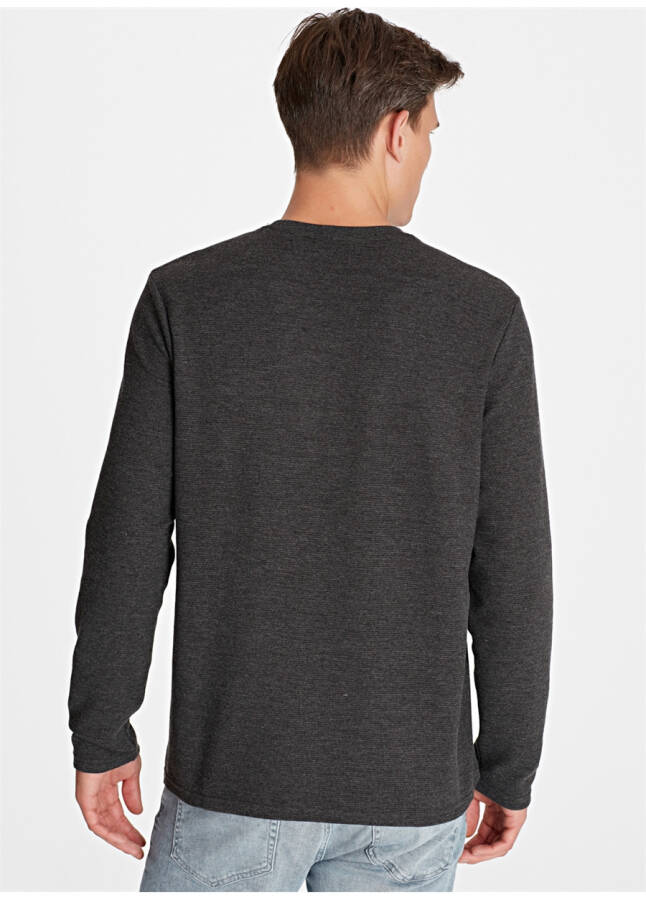 Blue long-sleeved gray t-shirt - 9