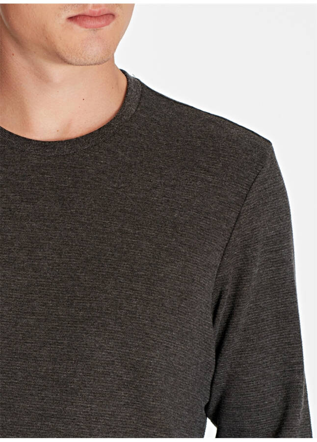 Blue long-sleeved gray t-shirt - 10