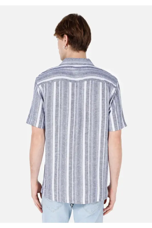 Blue men's short-sleeved shirt - 2