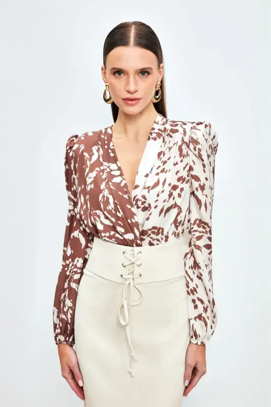 Блузка-боди с завязками и узором - КОФЕ - Modazone