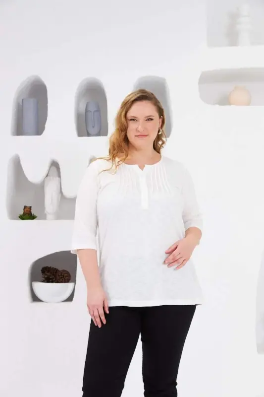 Блузка экрю, крупный размер, с рельефными манжетами. - 1