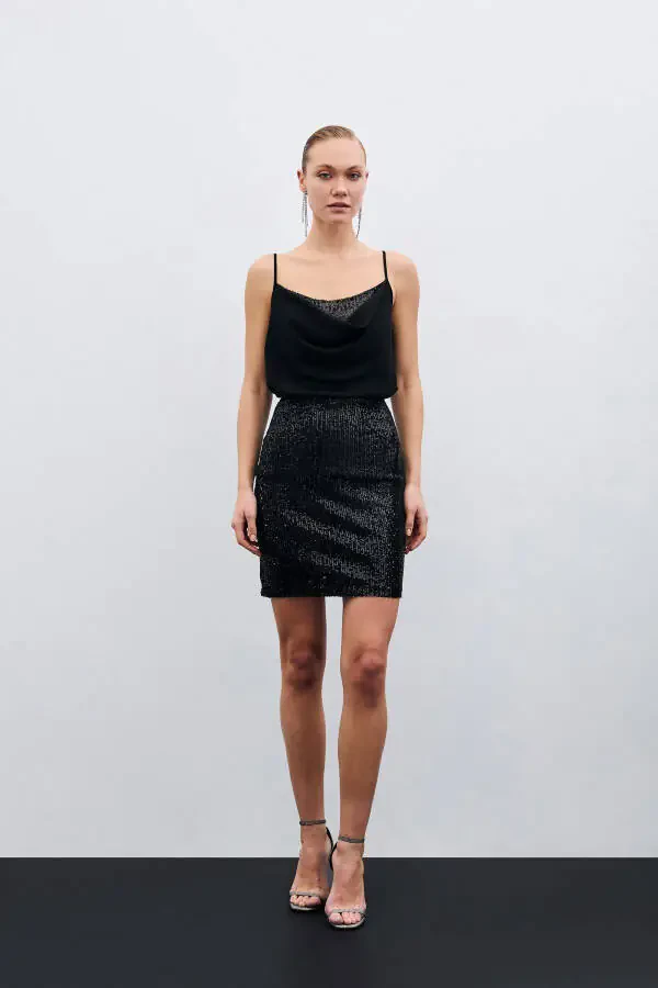 Блузка с открытыми плечами - Черная - 6