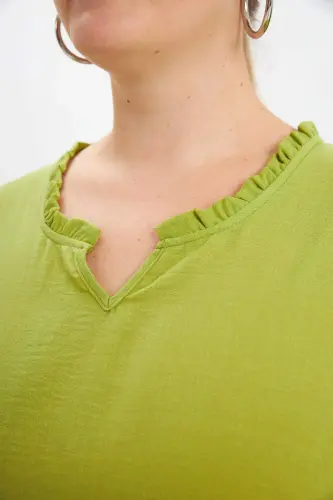 Блузка женская с коротким рукавом, V-образным вырезом и воланами, оливковая - 6