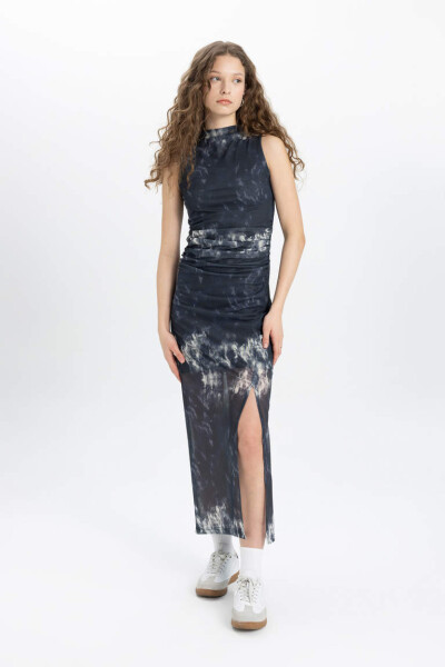 Bodycon to'g'ri bo'yinli batik tülli yengsiz midi ko'ylak ko'k - DEFACTO (1)