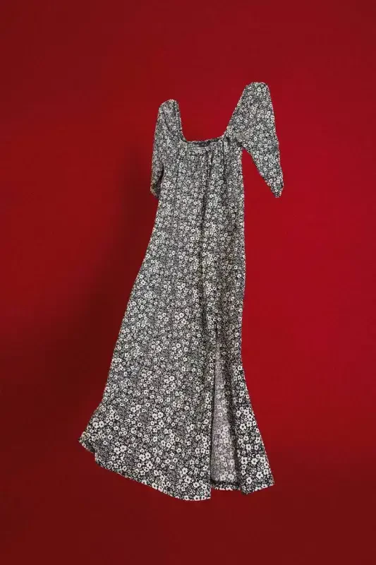 Bodycon Vücudu Saran Kare Yaka Çiçek Desenli Yırtmaçlı Bürümcük Yarım Kol Midi Elbise-Siyah - 7