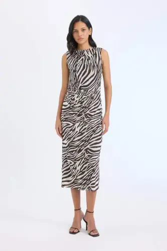 Bodycon Vücudu Saran Yarım Balıkçı Yaka Zebra Desenli Tül Kolsuz Midi Elbise-Açık Kahve - 1