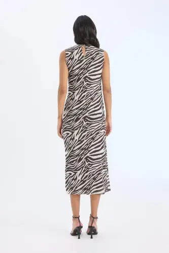 Bodycon Vücudu Saran Yarım Balıkçı Yaka Zebra Desenli Tül Kolsuz Midi Elbise-Açık Kahve - 7