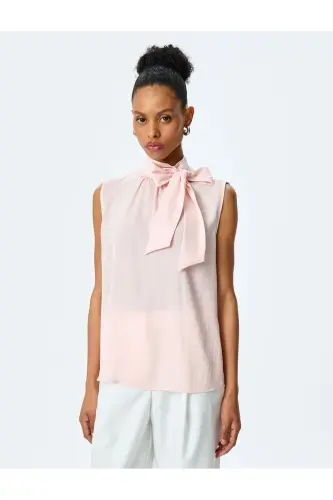 Bog'lama Detalli Tik Yoqa Yengsiz Saten Bluza - 3