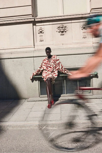 Bog'langan detallari bo'lgan katta hajmli ko'ylak - H&M