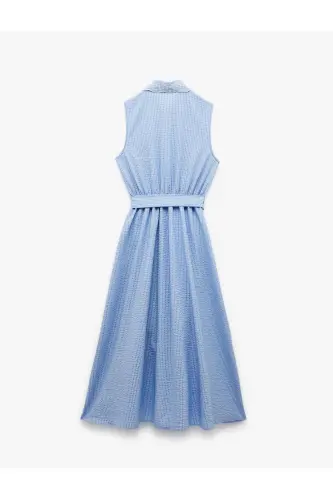 Ärmelloses langes Hemdkleid mit lockerer Passform und Gürteldetail - Blau gestreift - 5