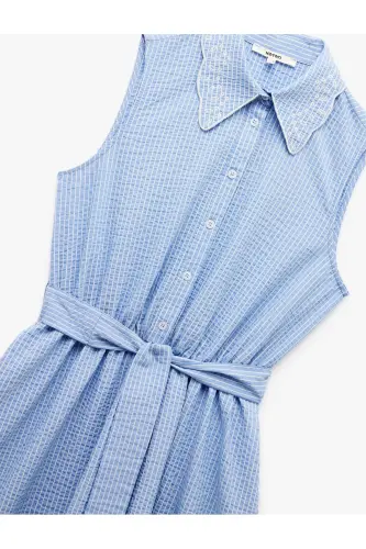 Ärmelloses langes Hemdkleid mit lockerer Passform und Gürteldetail - Blau gestreift - 6