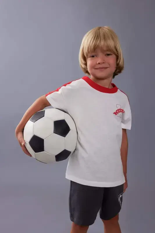 Bo'la bola kiyimli qisqa yengli futbolka D1485A524SM - DEFACTO