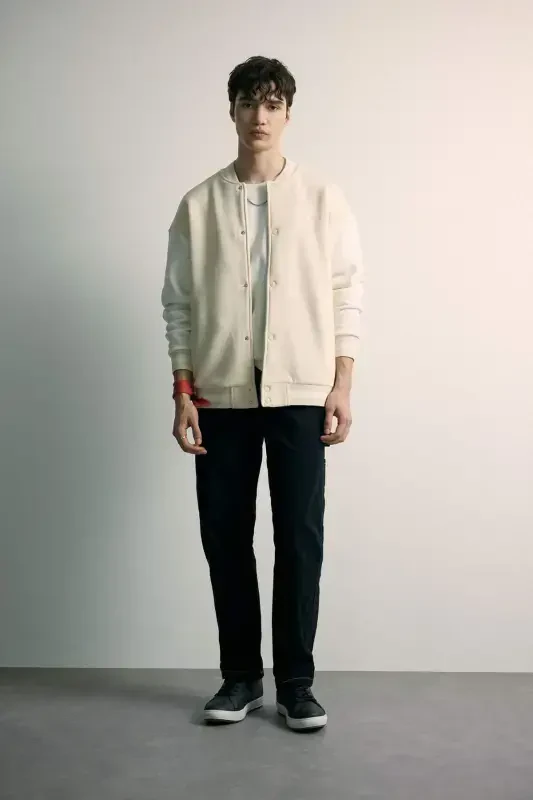 Бомбер оверсайз с принтом на спине, воротником в стиле колледжа, мягкой меховой подкладкой B8157ax24sp - 2