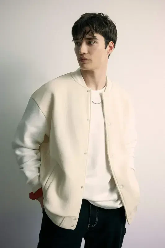 Бомбер оверсайз с принтом на спине, воротником в стиле колледжа, мягкой меховой подкладкой B8157ax24sp - 3