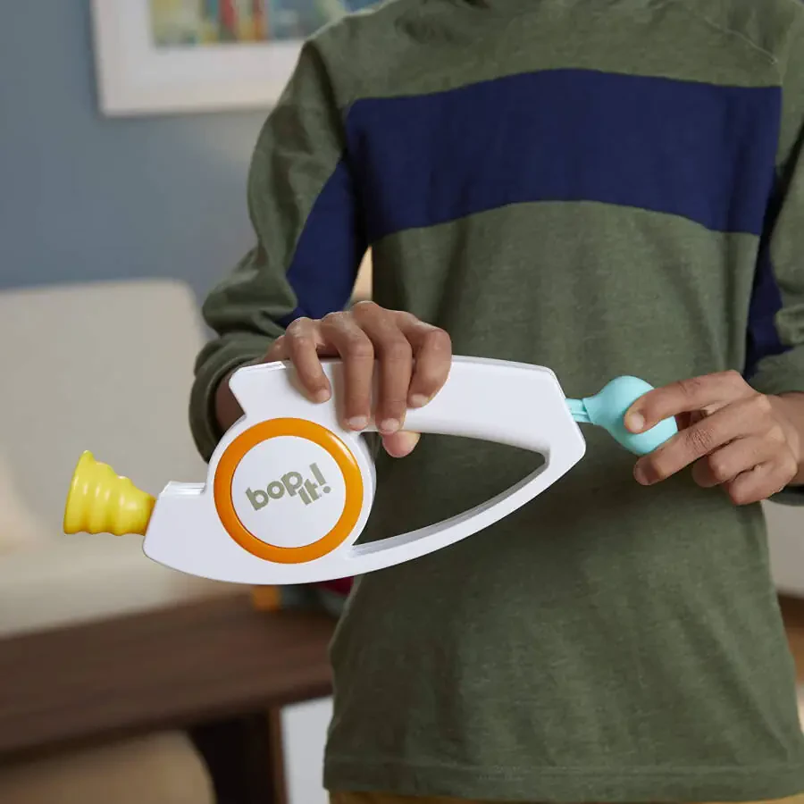 Bop It! Elektron o'yini bolalar uchun 8 va undan katta yoshdagilar uchun, bolalar o'yinlari 1+ o'yinchi uchun - 3