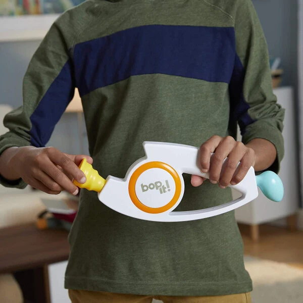Bop It! Elektron o'yini bolalar uchun 8 va undan katta yoshdagilar uchun, bolalar o'yinlari 1+ o'yinchi uchun - 6