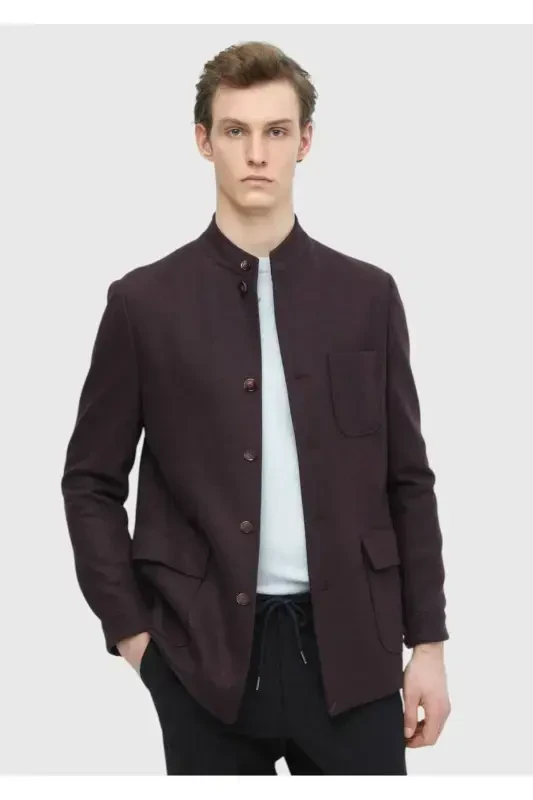 Бордовый прямой пиджак на плечах, облегающий, шерстяная смесь, вязаный. - 3