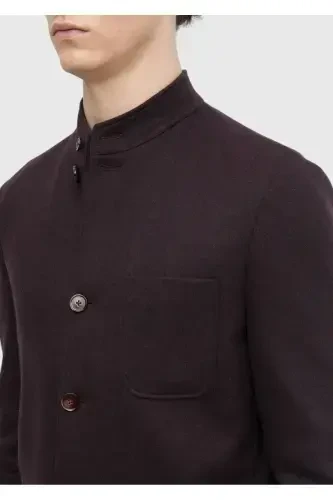 Бордовый прямой пиджак на плечах, облегающий, шерстяная смесь, вязаный. - 5