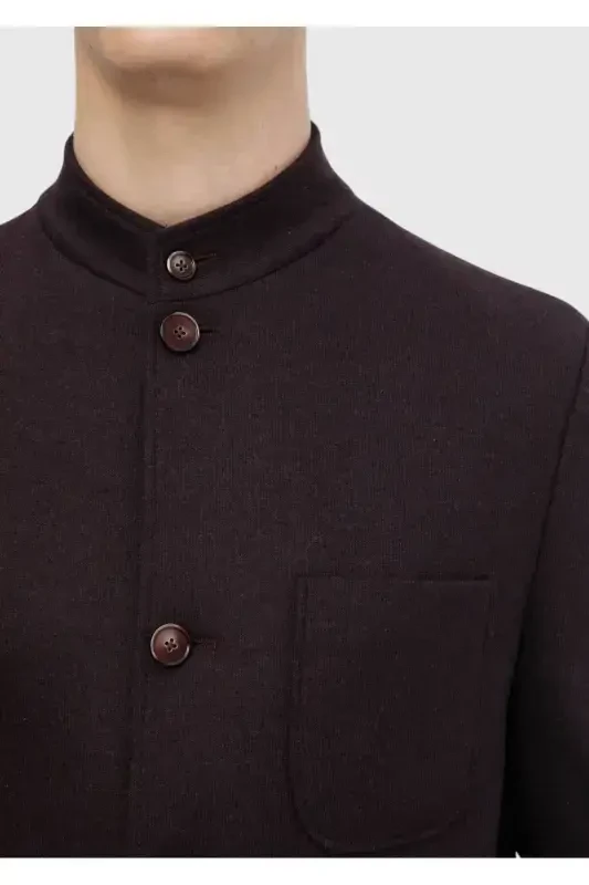 Бордовый прямой пиджак на плечах, облегающий, шерстяная смесь, вязаный. - 6