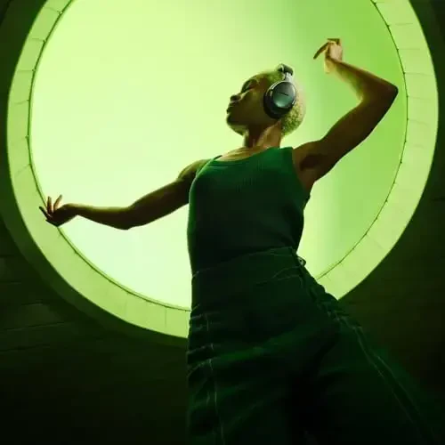 Bose QuietComfort Ultra Bluetooth Headphones, Wireless Headphones with Spatial Audio, Over Ear Noise Cancelling Headphones with Mic, Up To 24 Hours of Battery Life, Black - Bose (1)