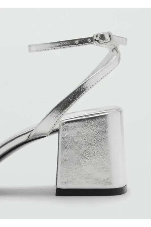 Босоножки на каблуке с перекрестными ремешками - 3