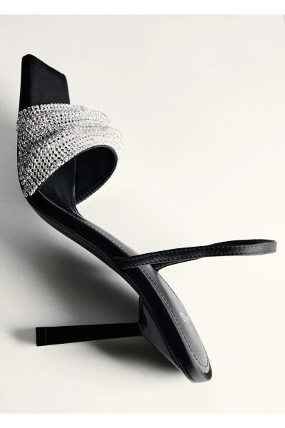 Босоножки на каблуке со стразами - 4