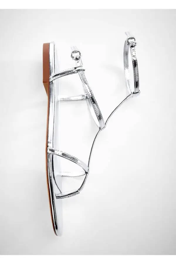 Босоножки с ремешком и пряжкой - 4