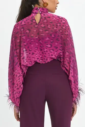 Bo‘yin chitiga yig‘ilgan detallari bor yengi leopard naqshli binafsha rang bluz 39112 - 3